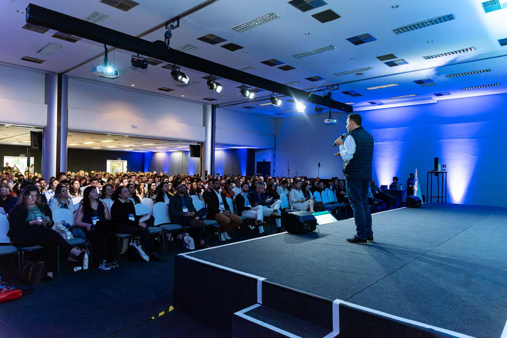Plateia lotada no Bondy Insights